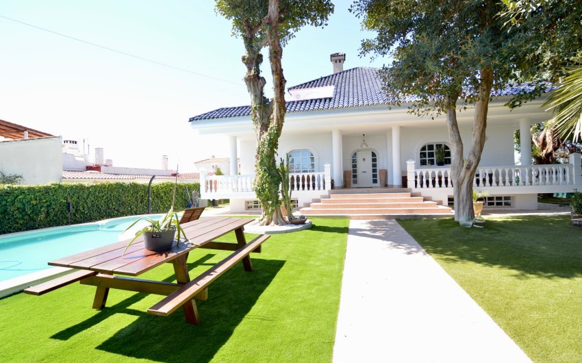 Revente - Villa -
Torrevieja - Torreta