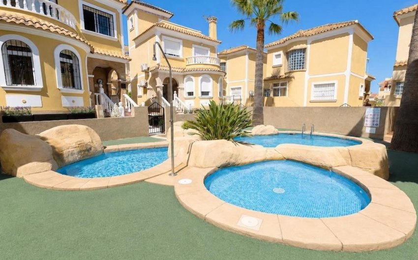 Revente - Villa -
Villamartin - Costa Blanca