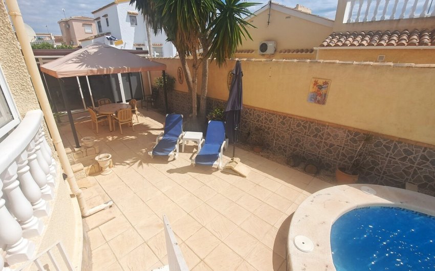 Revente - Villa -
Villamartin - Costa Blanca