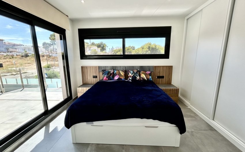 Revente - Villa -
Villamartin - Costa Blanca