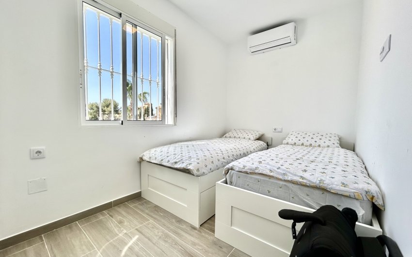 Revente - Villa -
Villamartin - Costa Blanca