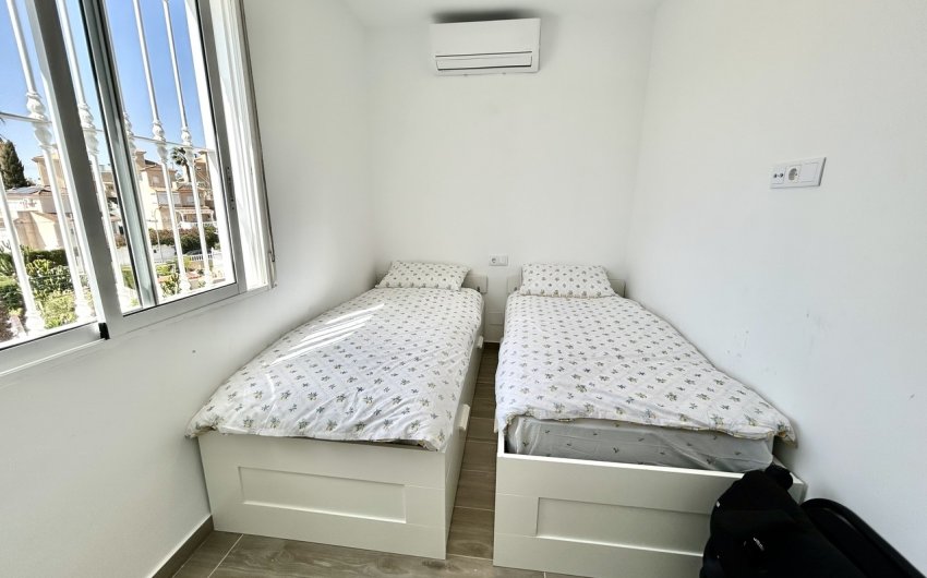 Revente - Villa -
Villamartin - Costa Blanca