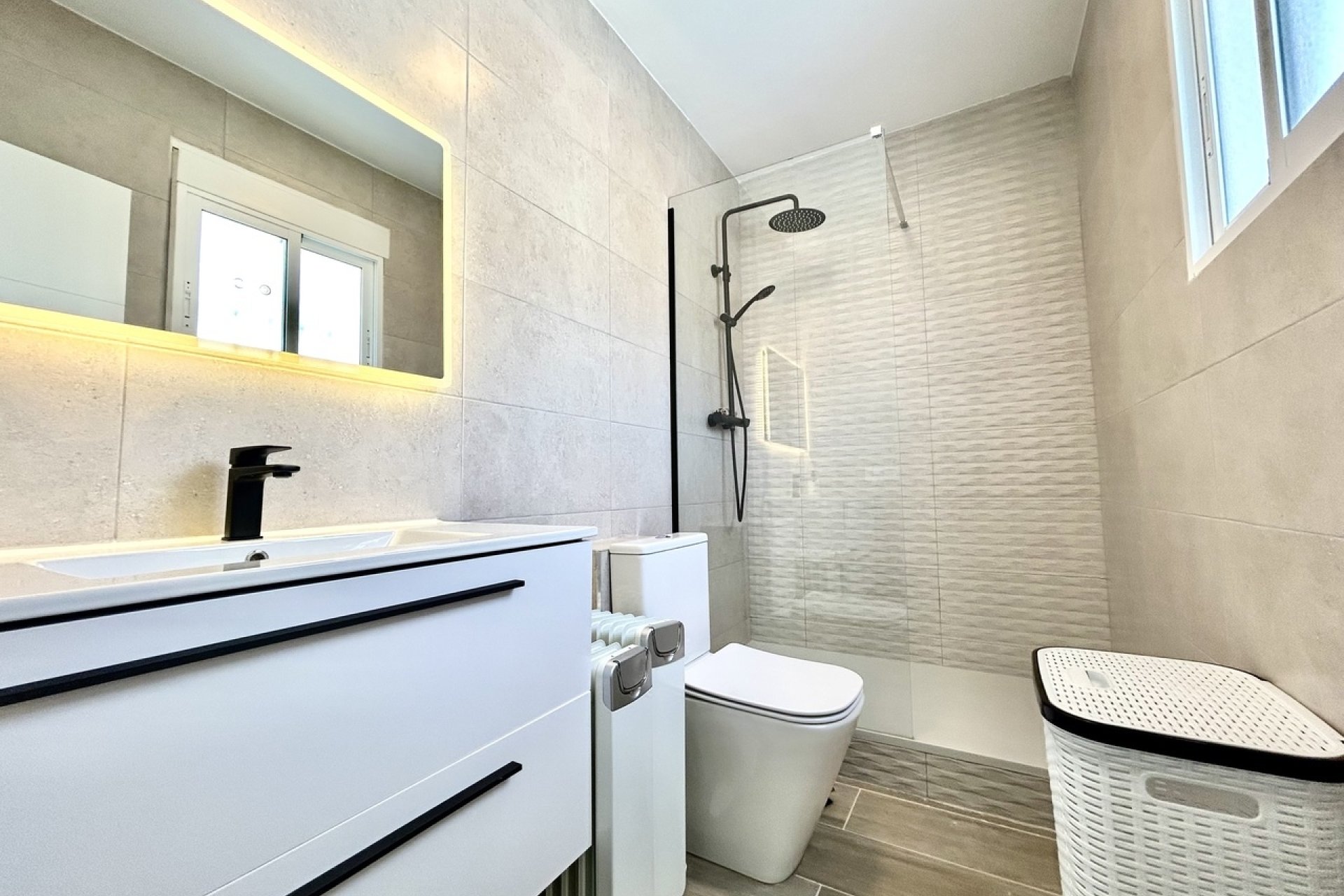 Revente - Villa -
Villamartin - Costa Blanca