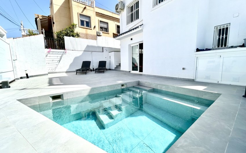 Revente - Villa -
Villamartin - Costa Blanca