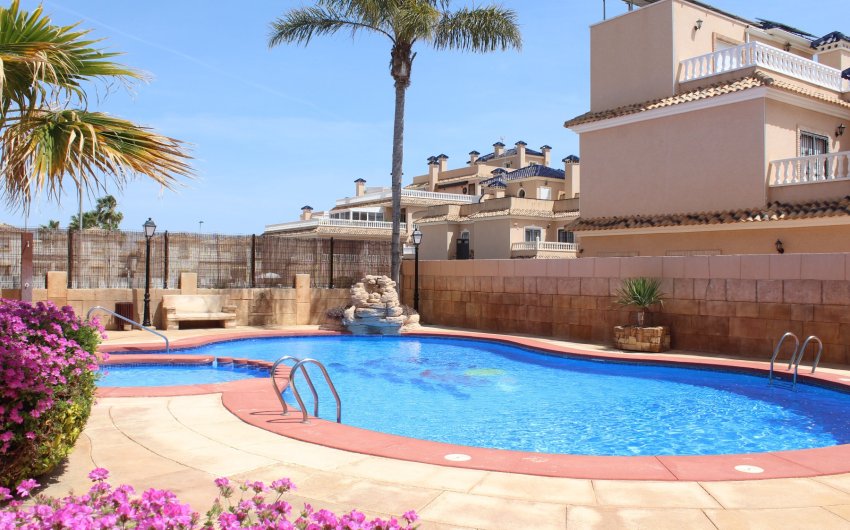Revente - Villa -
Villamartin - Costa Blanca