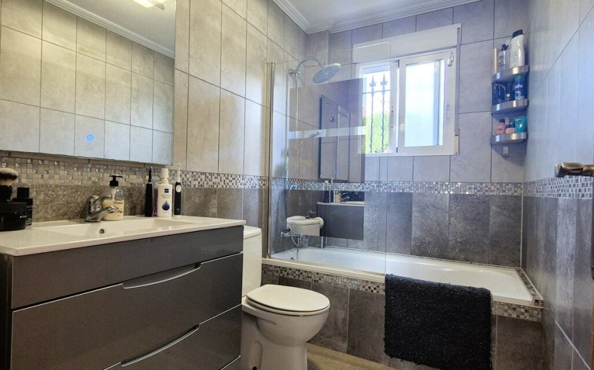 Revente - Villa -
Villamartin - Costa Blanca