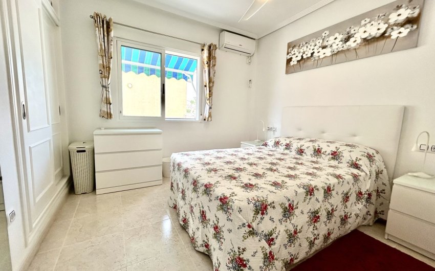 Revente - Villa -
Villamartin - Costa Blanca