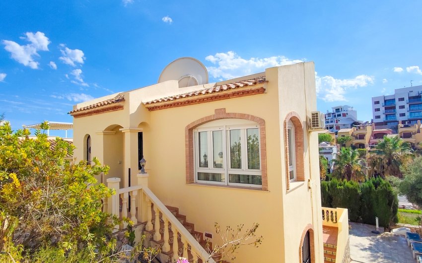 Revente - Villa -
Villamartin - Costa Blanca