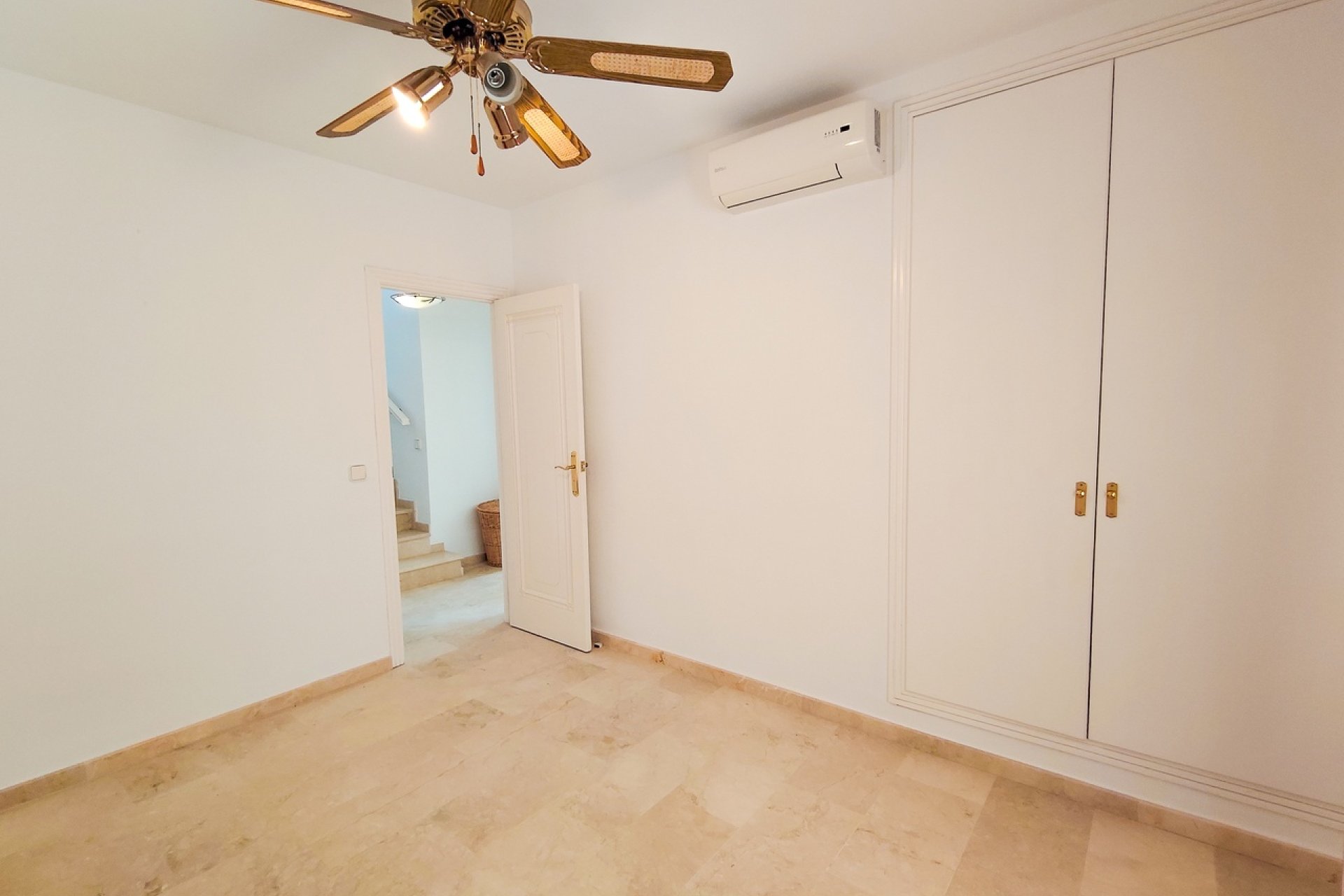 Revente - Villa -
Villamartin - Costa Blanca