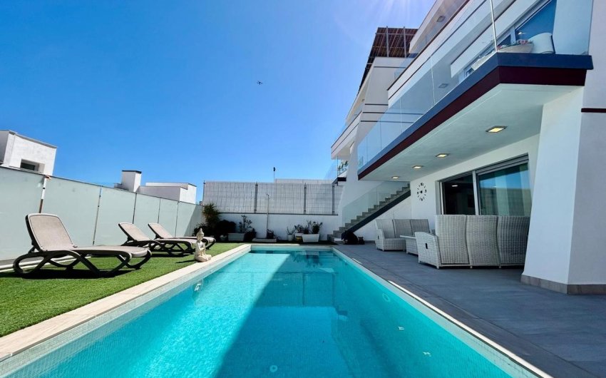 Revente - Villa -
Villamartin - Costa Blanca