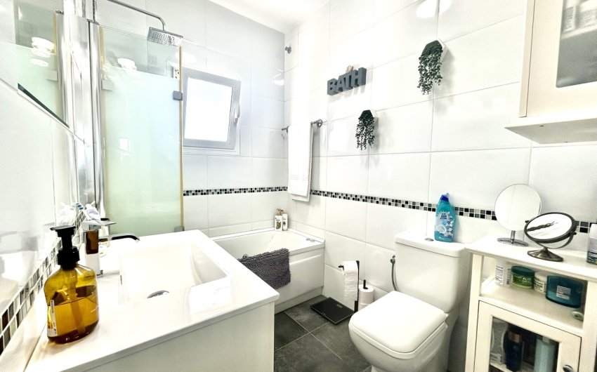 Revente - Villa -
Villamartin - Costa Blanca