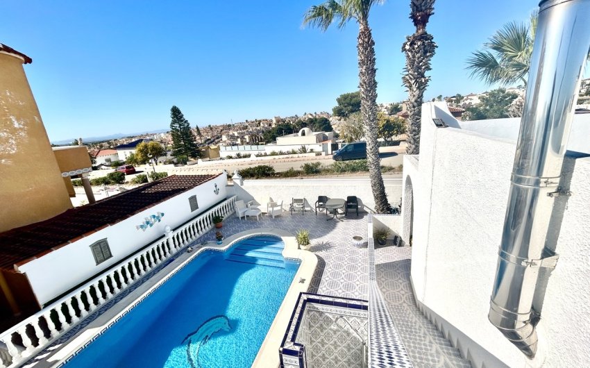 Revente - Villa -
Villamartin - Costa Blanca