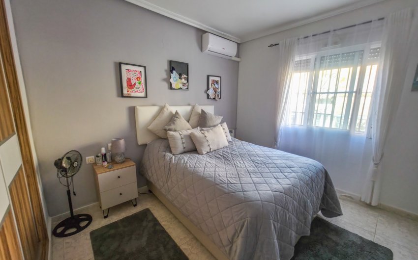 Revente - Villa -
Villamartin - Costa Blanca