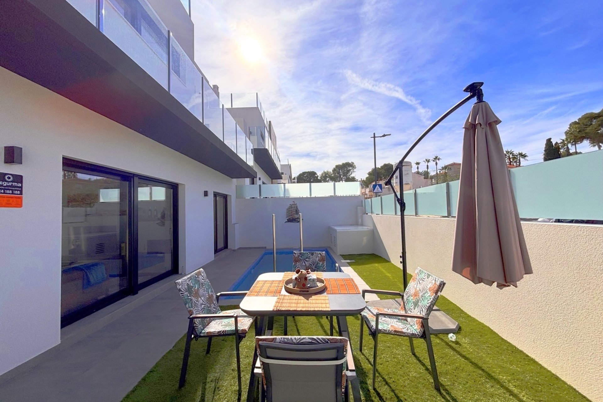 Revente - Villa -
Villamartin - Costa Blanca