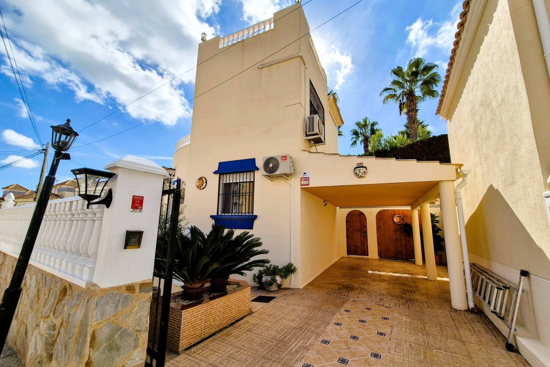 Revente - Villa -
Villamartin - Costa Blanca