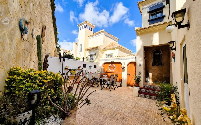Revente - Villa -
Villamartin - Costa Blanca