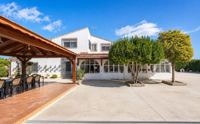 Revente - Villa -
Villena - Inland