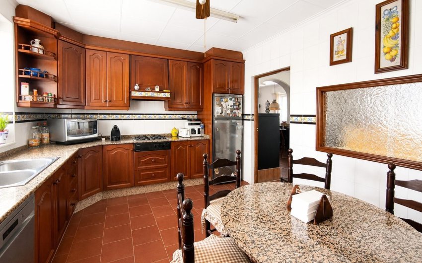 Revente - Villa -
Villena - Inland