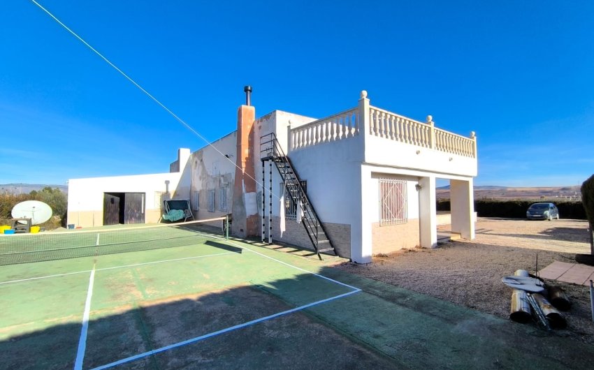 Revente - Villa -
Villena - Inland