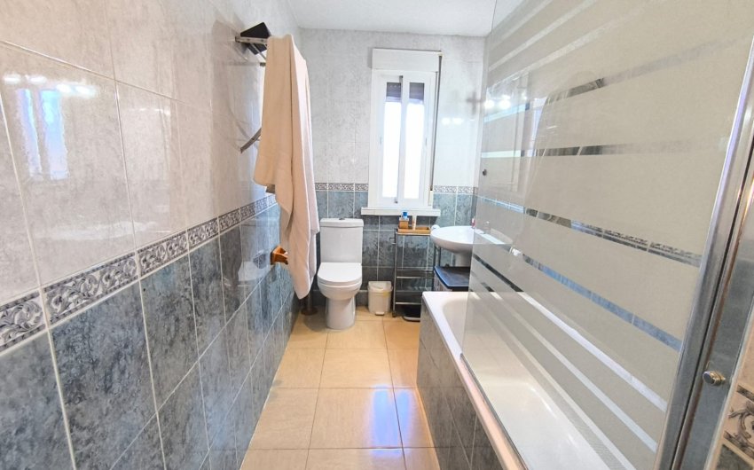 Revente - Villa -
Villena - Inland