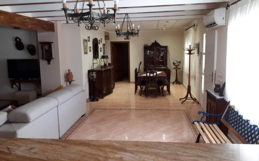 Revente - Villa -
Villena - Inland