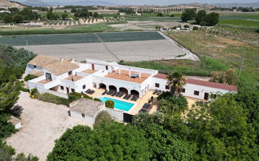 Revente - Villa -
Villena - Inland