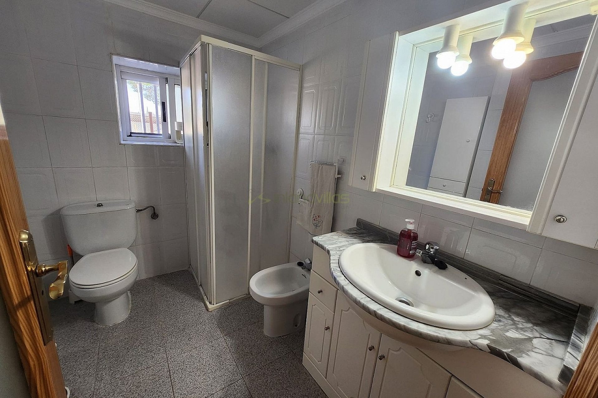 Revente - Villa -
Villena