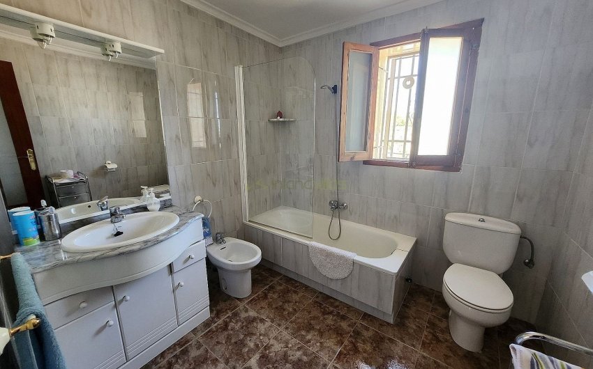 Revente - Villa -
Villena