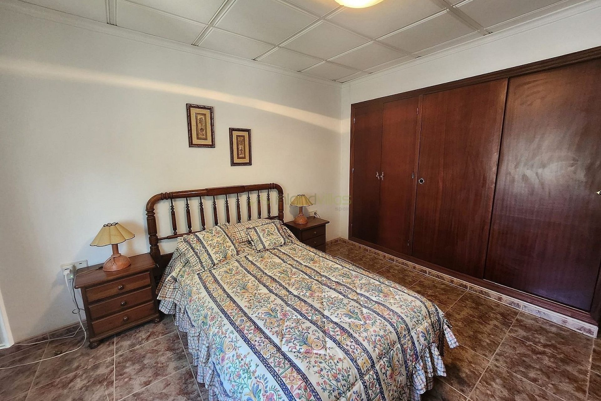 Revente - Villa -
Villena