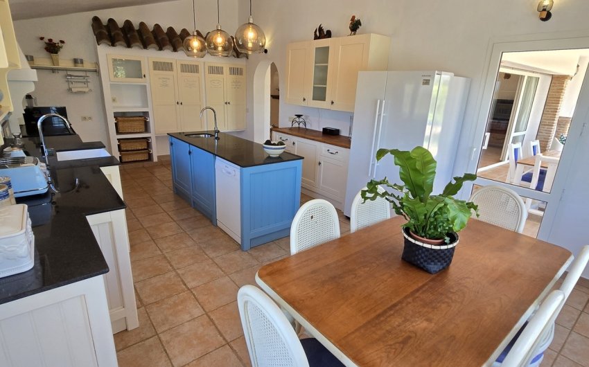 Revente - Villa -
Vinuela - Inland