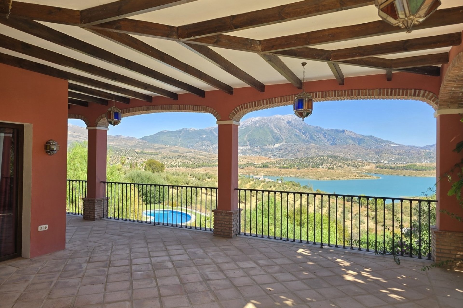 Revente - Villa -
Vinuela - Inland
