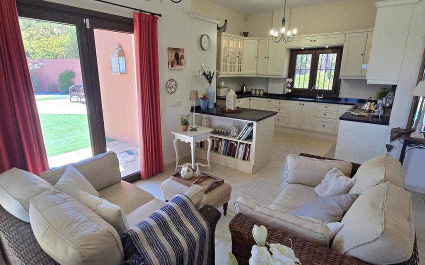 Revente - Villa -
Vinuela - Inland