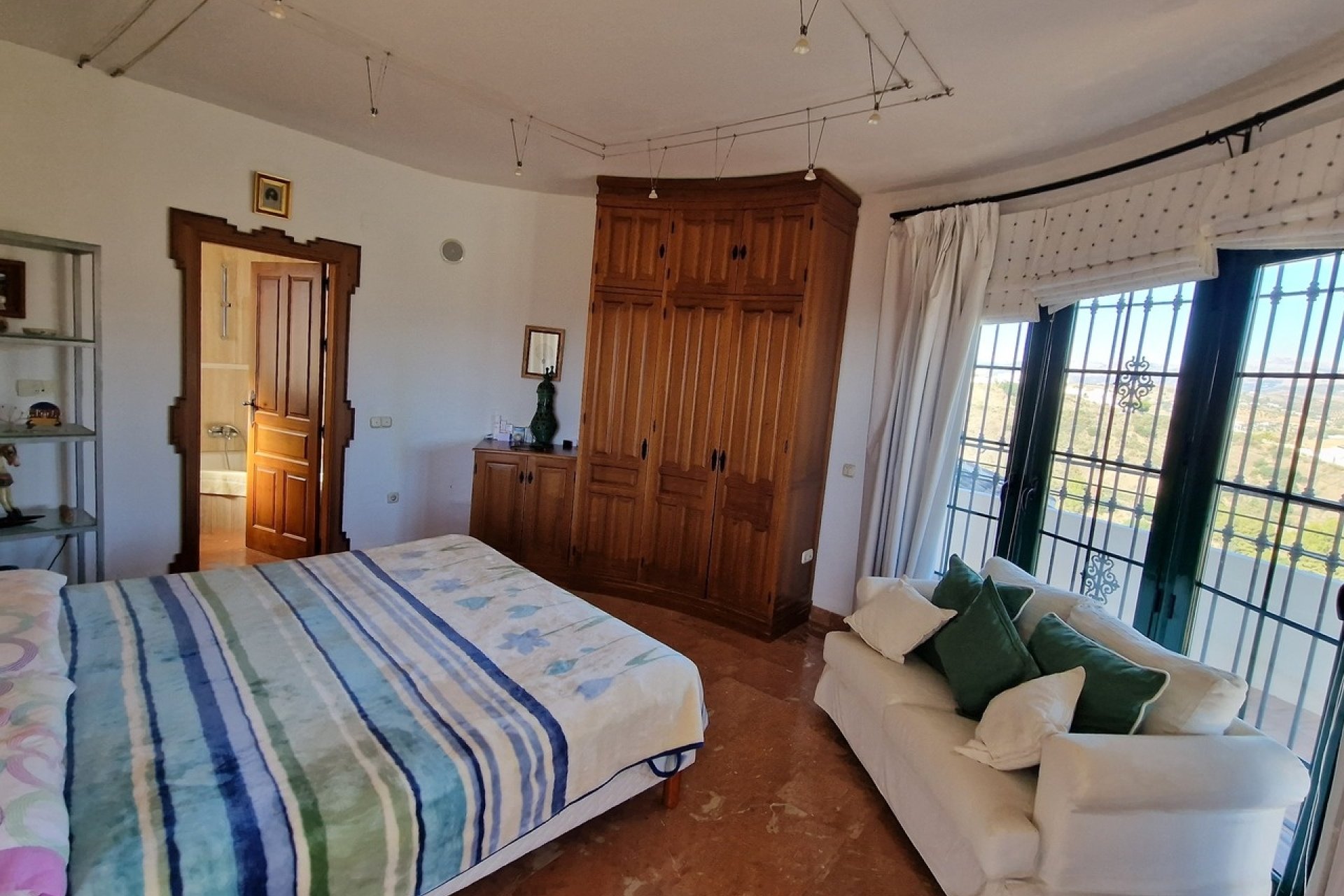 Revente - Villa -
Vinuela - Inland