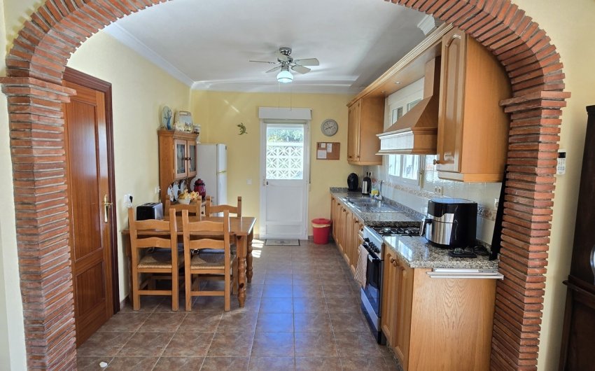 Revente - Villa -
Vinuela - Inland