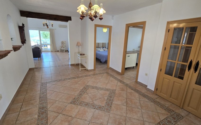 Revente - Villa -
Vinuela - Inland