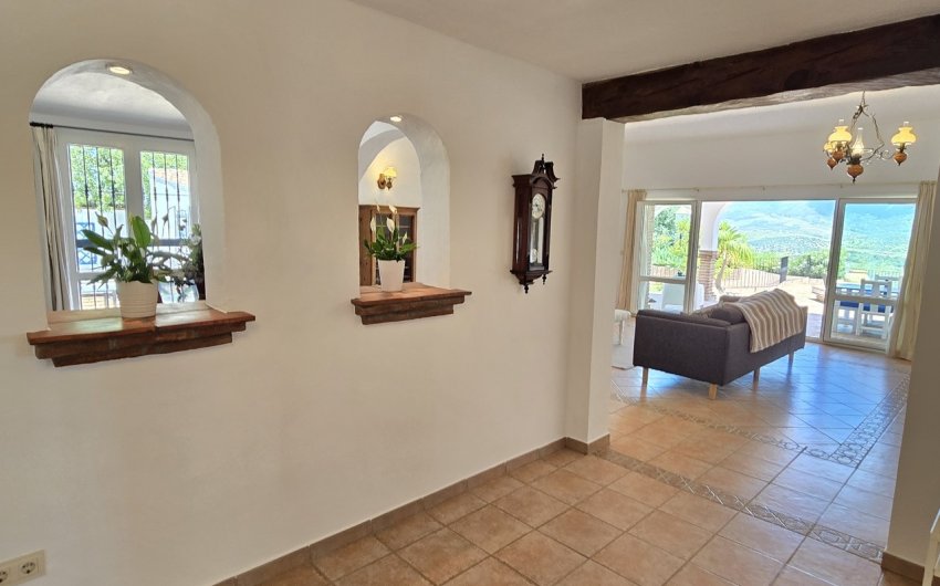 Revente - Villa -
Vinuela - Inland