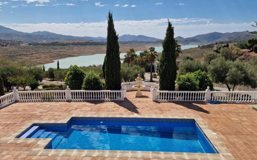 Revente - Villa -
Vinuela - Inland
