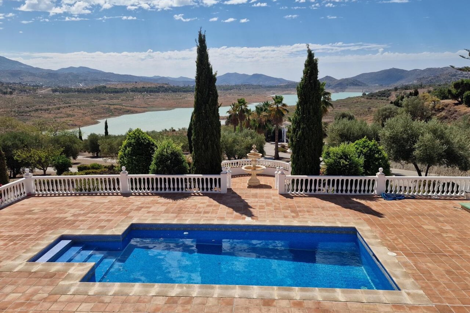 Revente - Villa -
Vinuela - Inland