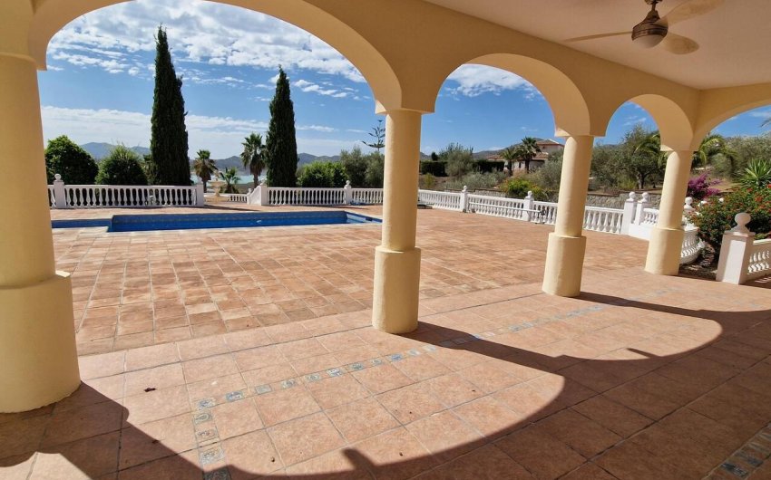 Revente - Villa -
Vinuela - Inland