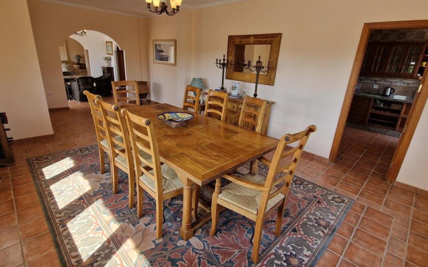 Revente - Villa -
Vinuela - Inland