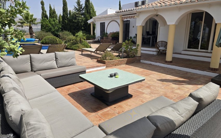 Revente - Villa -
Vinuela - Inland