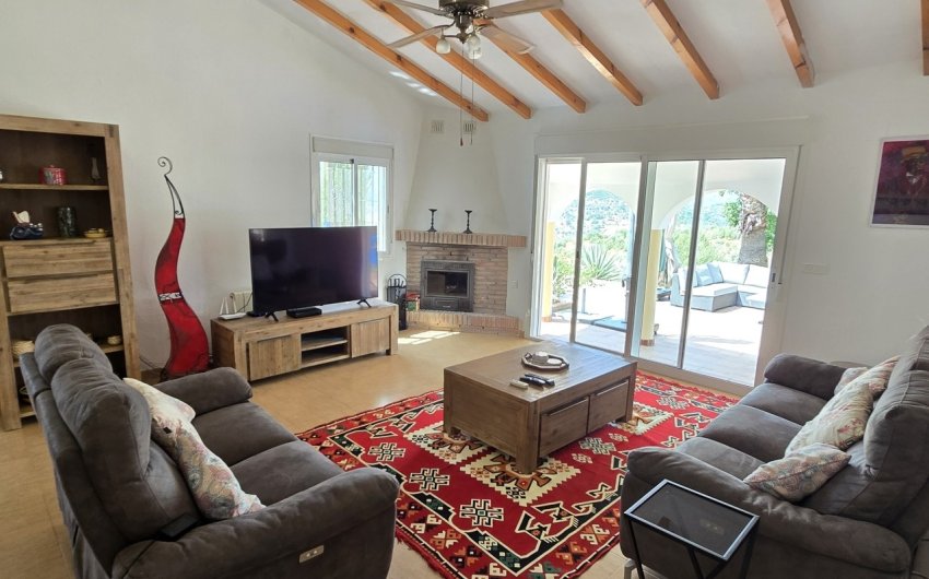 Revente - Villa -
Vinuela - Inland