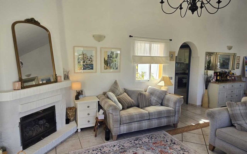 Revente - Villa -
Vinuela - Inland