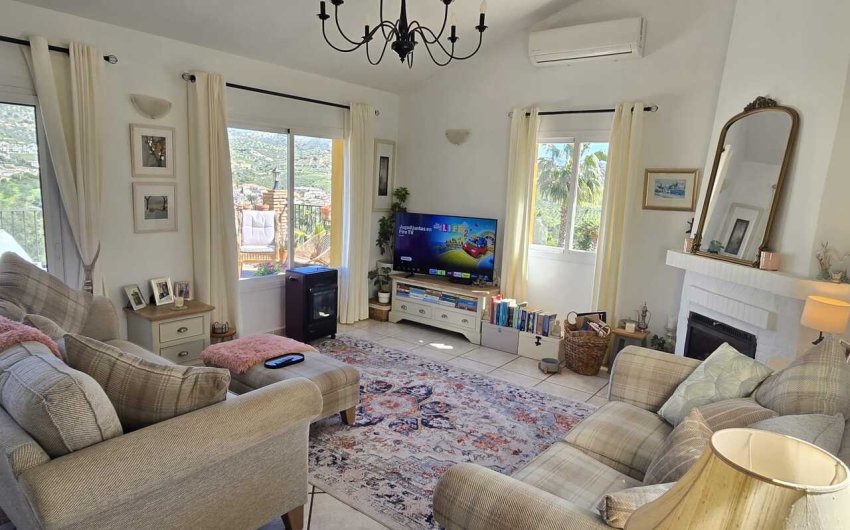 Revente - Villa -
Vinuela - Inland