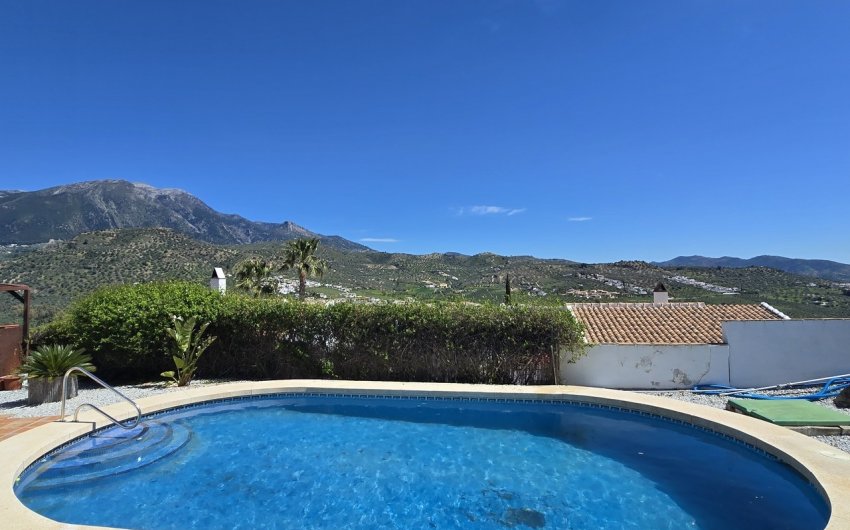 Revente - Villa -
Vinuela - Inland