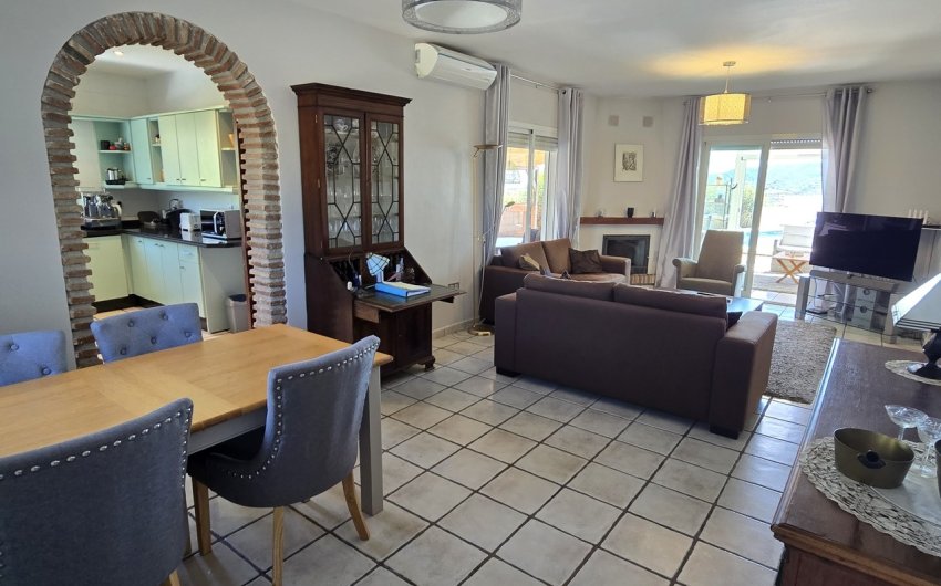 Revente - Villa -
Vinuela - Inland