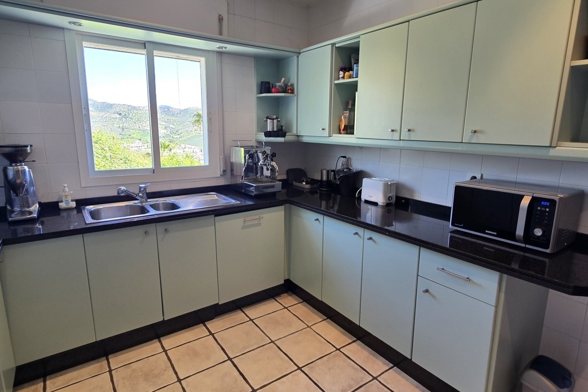 Revente - Villa -
Vinuela - Inland