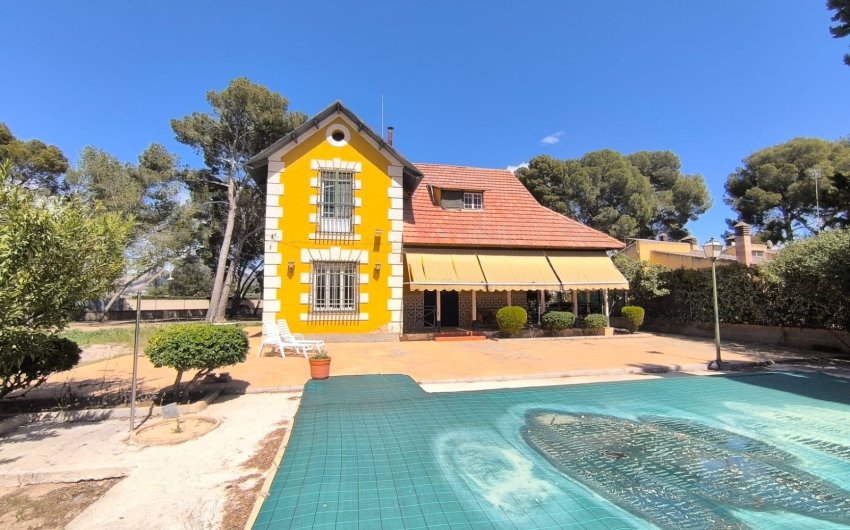 Revente - Villa -
Yecla - Inland