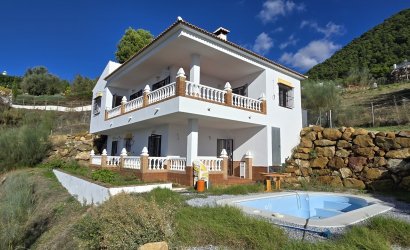 Villa - Resale - Alcaucín -
                Inland