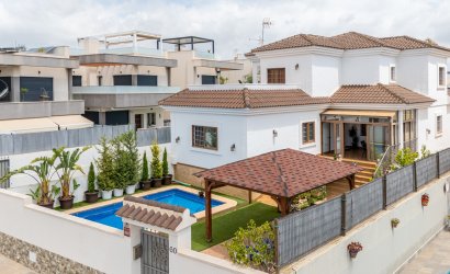 Villa - Resale -
                Los Montesinos - MM-77144